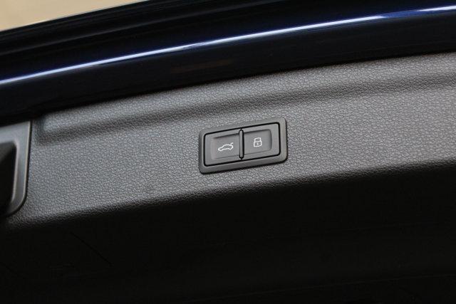 Photo of 2025 Navarra Blue Metallic Audi Q3
