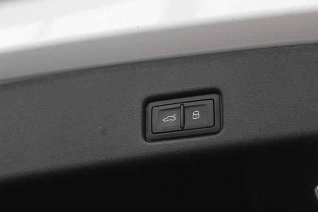 Photo of 2025 Glacier White Metallic Audi Q5