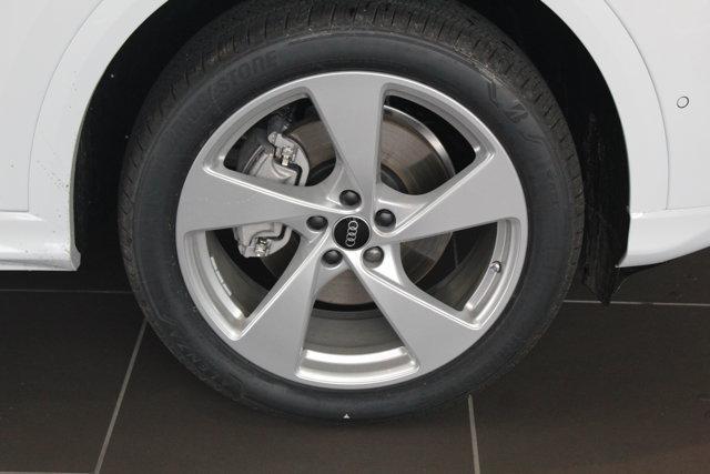 Photo of 2025 Glacier White Metallic Audi Q5