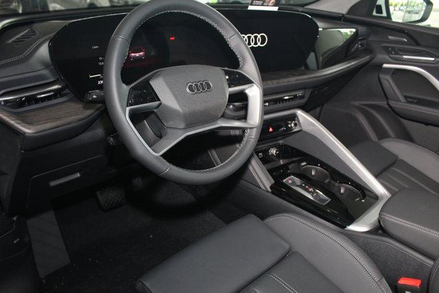 Photo of 2025 Glacier White Metallic Audi Q5