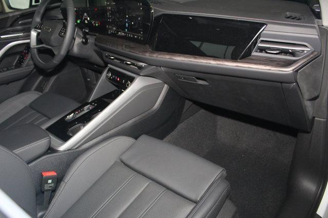Photo of 2025 Glacier White Metallic Audi Q5