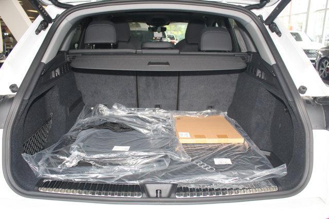 Photo of 2025 Glacier White Metallic Audi Q5