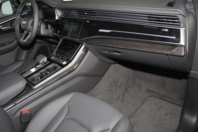 Photo of 2025 Mythos Black Metallic Audi Q7
