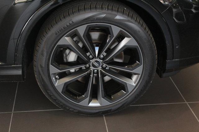 Photo of 2025 Mythos Black Metallic Audi Q7