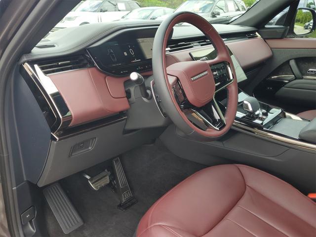Photo of 2025 Charente Grey Premium Metallic Land Rover Range Rover Sport