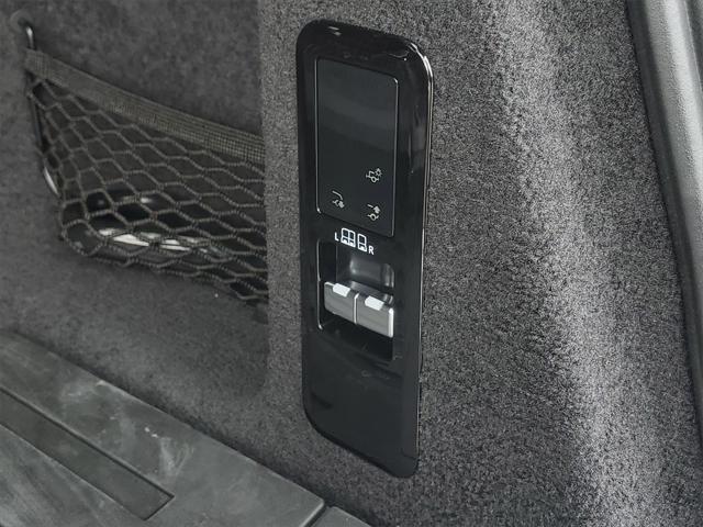 Photo of 2025 Charente Grey Premium Metallic Land Rover Range Rover Sport