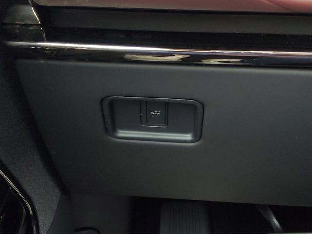 Photo of 2025 Charente Grey Premium Metallic Land Rover Range Rover Sport