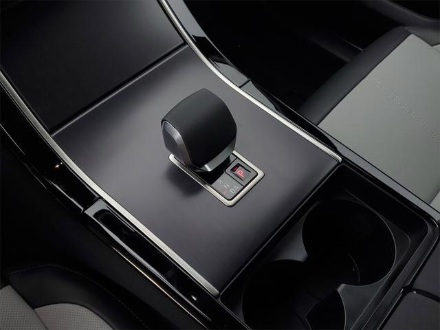 Photo of 2026 Santorini Black Metallic Land Rover Range Rover Velar