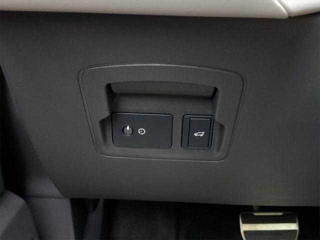 Photo of 2026 Santorini Black Metallic Land Rover Range Rover Velar