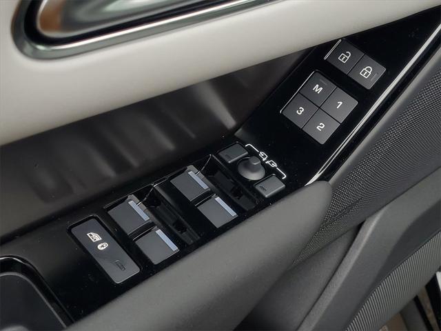 Photo of 2026 Santorini Black Metallic Land Rover Range Rover Velar