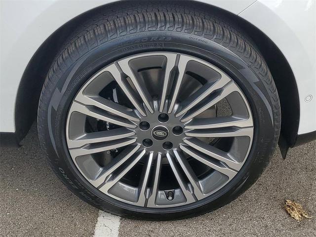Photo of 2023 White Land Rover Range Rover