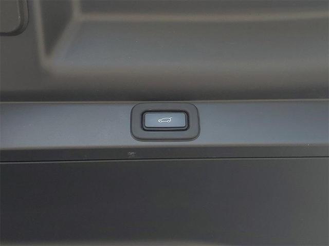 Photo of 2023 White Land Rover Range Rover