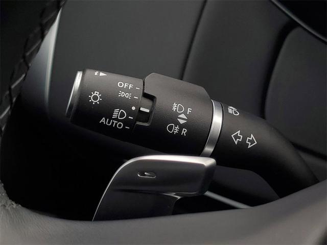 Photo of 2023 White Land Rover Range Rover