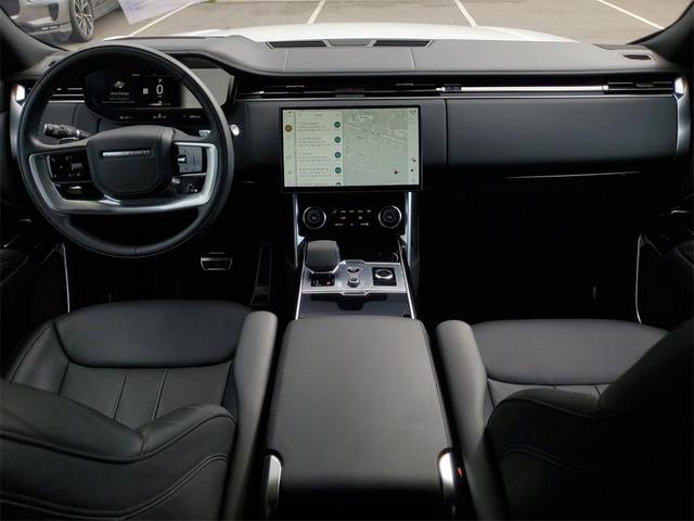 Photo of 2023 White Land Rover Range Rover