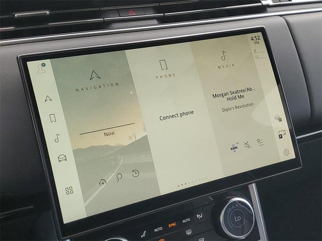 Photo of 2023 White Land Rover Range Rover