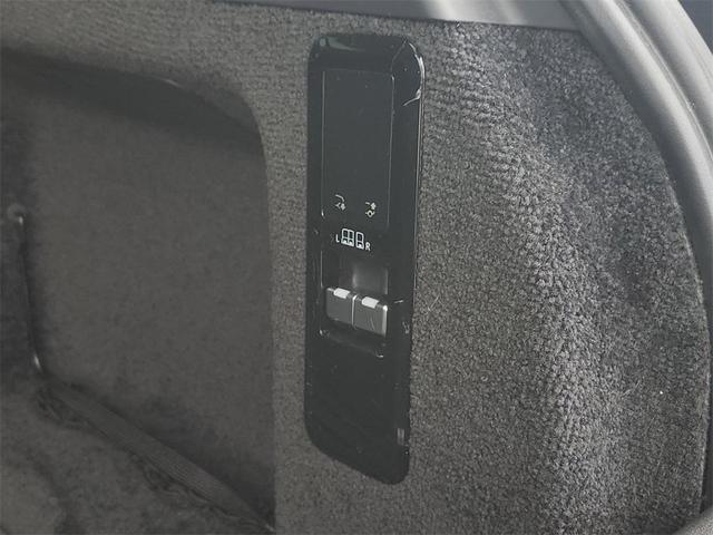 Photo of 2023 White Land Rover Range Rover