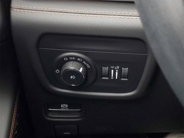 Photo of 2023 Silver Zynith Jeep Grand Cherokee L