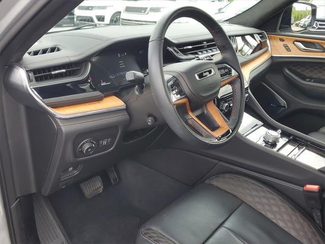 Photo of 2023 Silver Zynith Jeep Grand Cherokee L