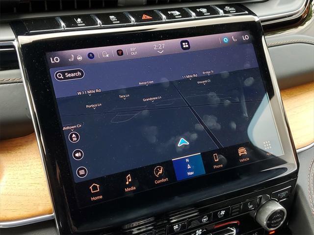 Photo of 2023 Silver Zynith Jeep Grand Cherokee L