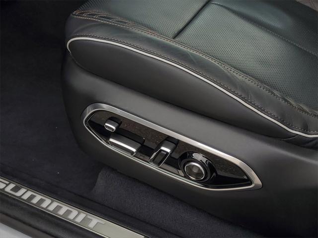 Photo of 2023 Silver Zynith Jeep Grand Cherokee L