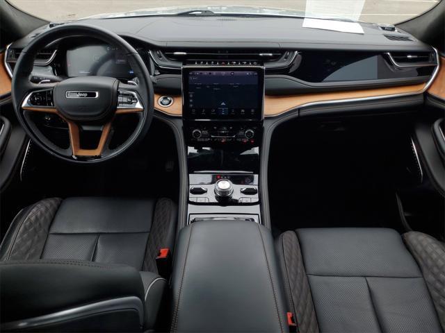 Photo of 2023 Silver Zynith Jeep Grand Cherokee L