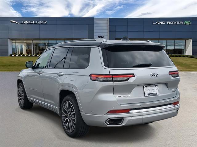 Photo of 2023 Silver Zynith Jeep Grand Cherokee L