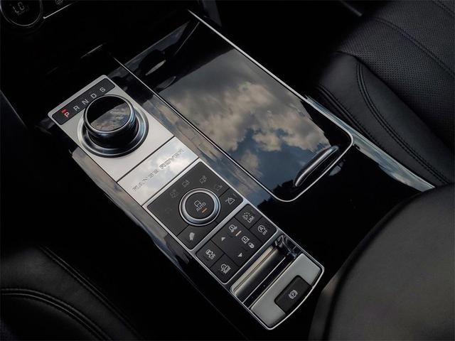 Photo of 2017 White Land Rover Range Rover