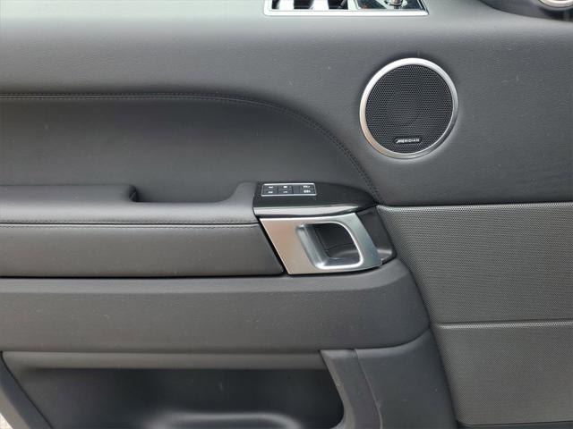 Photo of 2022 White Land Rover Range Rover Sport