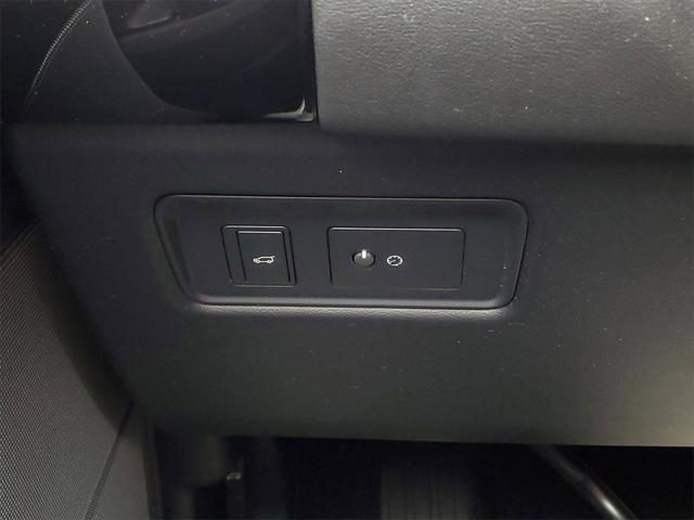 Photo of 2022 White Land Rover Range Rover Sport