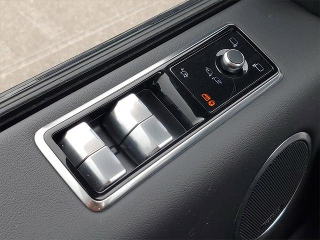 Photo of 2022 White Land Rover Range Rover Sport