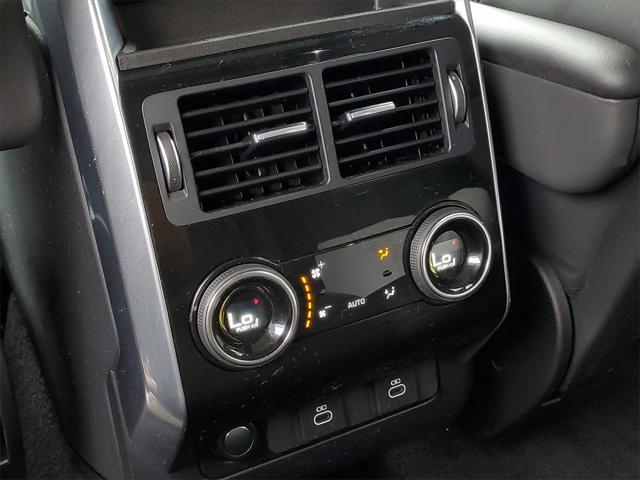 Photo of 2022 White Land Rover Range Rover Sport