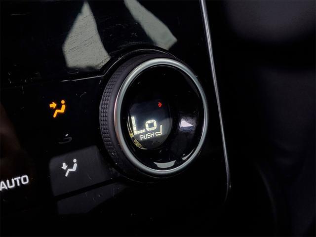 Photo of 2022 White Land Rover Range Rover Sport
