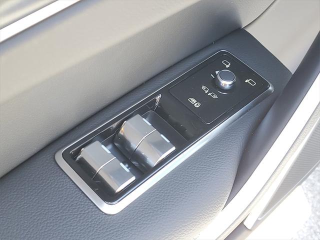 Photo of 2025 Fuji White Jaguar F-PACE