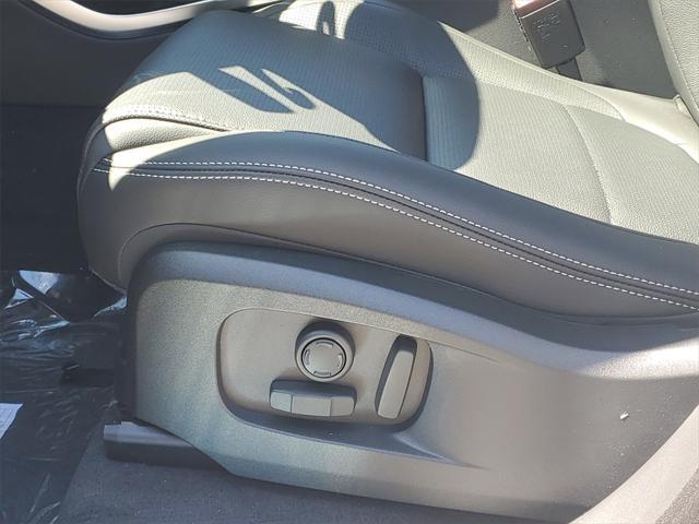 Photo of 2025 Fuji White Jaguar F-PACE