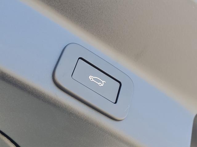Photo of 2025 Fuji White Jaguar F-PACE