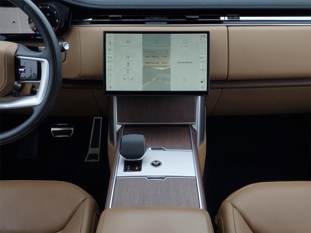 Photo of 2024 Ostuni Pearl White Metallic Land Rover Range Rover