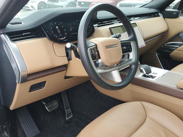 Photo of 2024 Ostuni Pearl White Metallic Land Rover Range Rover