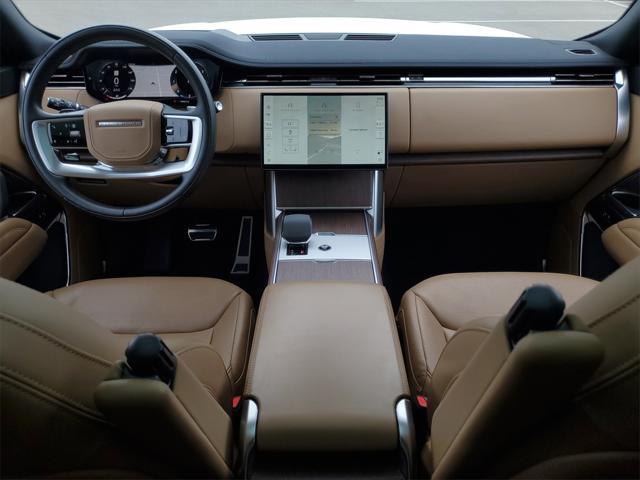 Photo of 2024 Ostuni Pearl White Metallic Land Rover Range Rover