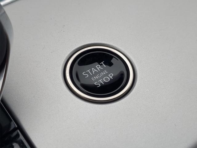 Photo of 2024 Ostuni Pearl White Metallic Land Rover Range Rover
