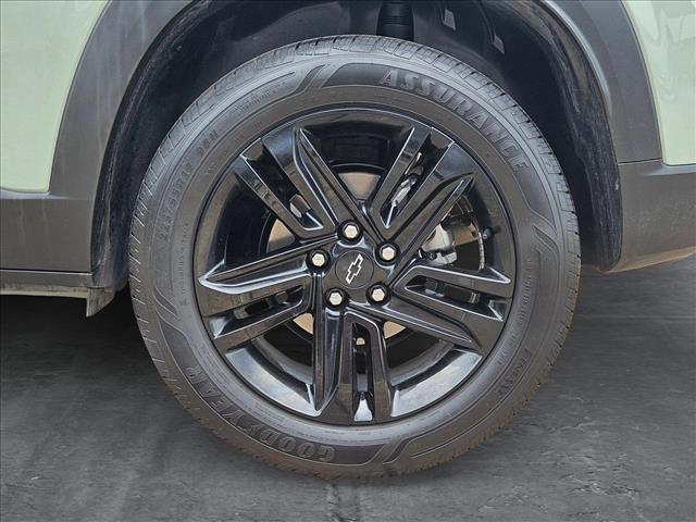 Photo of 2025 Cacti Green Chevrolet Trax