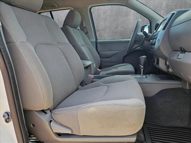 Photo of 2021 Glacier White Nissan Frontier