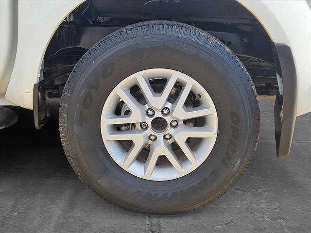 Photo of 2021 Glacier White Nissan Frontier