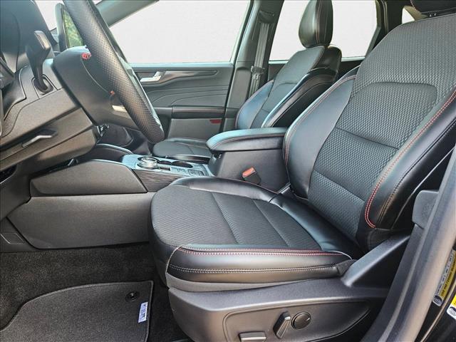 Photo of 2025 Agate Black Metallic Ford Escape
