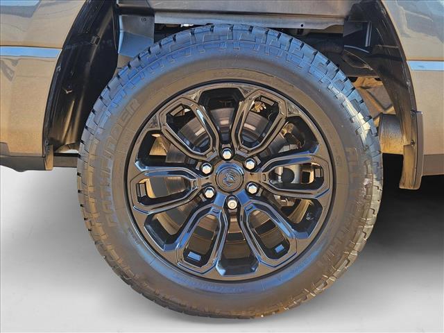 Photo of 2020 Diamond Black Crystal Pearlcoat RAM 1500