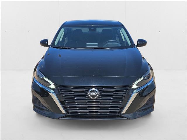 Photo of 2023 Super Black Nissan Altima