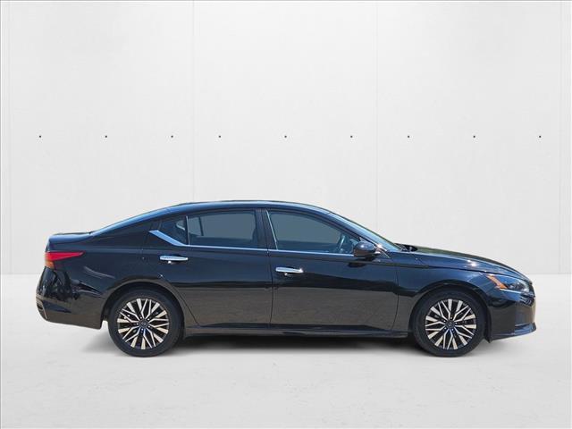 Photo of 2023 Super Black Nissan Altima