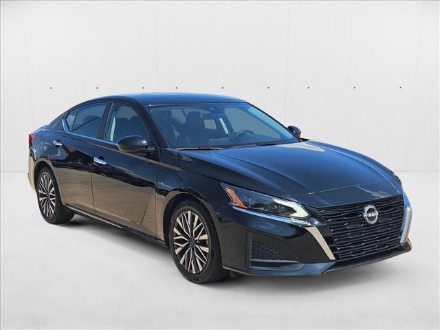 Photo of 2023 Super Black Nissan Altima
