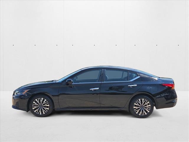 Photo of 2023 Super Black Nissan Altima