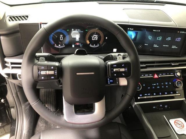 Photo of 2025 Phantom Black Hyundai SANTA FE