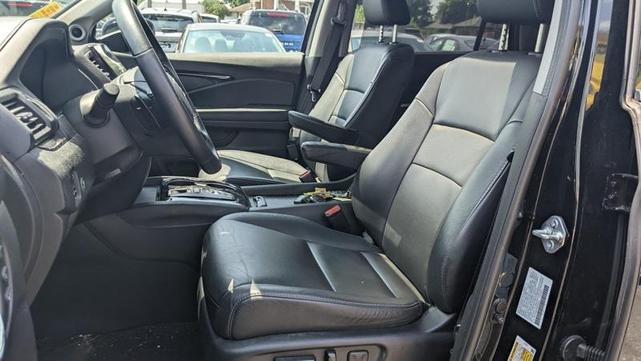 Photo of 2022 Crystal Black Pearl Honda Pilot